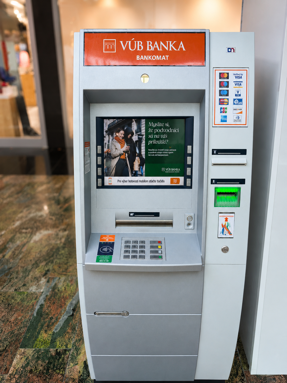 Prevádzka VÚB bankomat v nákupnom centre DITURIA